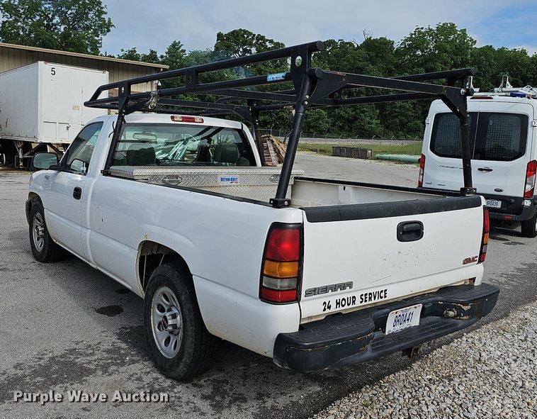 image for item LW9607 2006 GMC Sierra 1500  pickup truck