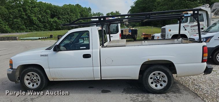 image for item LW9607 2006 GMC Sierra 1500  pickup truck