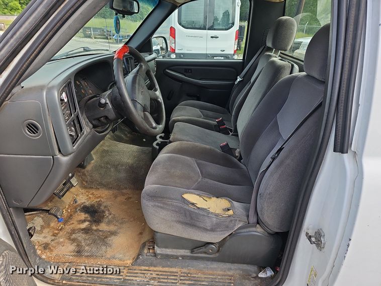 image for item LW9607 2006 GMC Sierra 1500  pickup truck