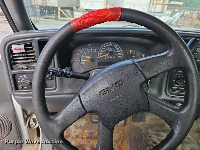 image for item LW9607 2006 GMC Sierra 1500  pickup truck