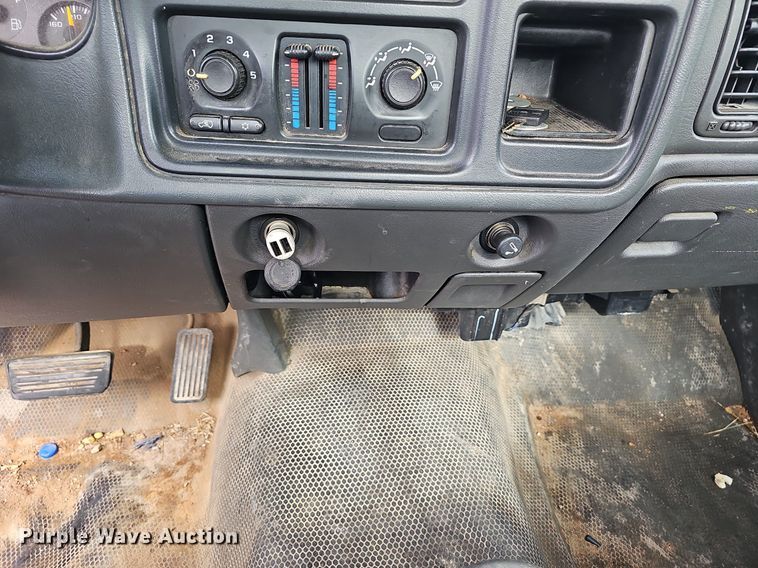 image for item LW9607 2006 GMC Sierra 1500  pickup truck