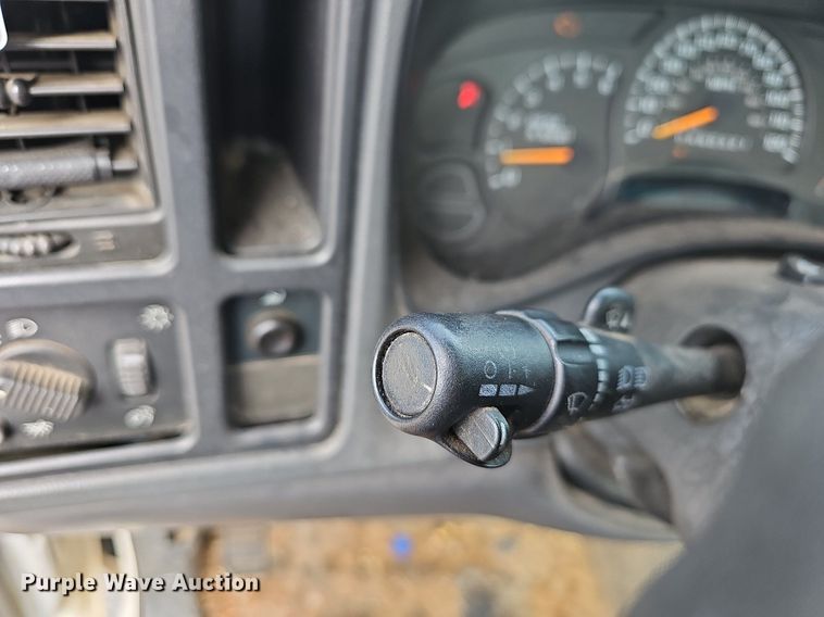 image for item LW9607 2006 GMC Sierra 1500  pickup truck