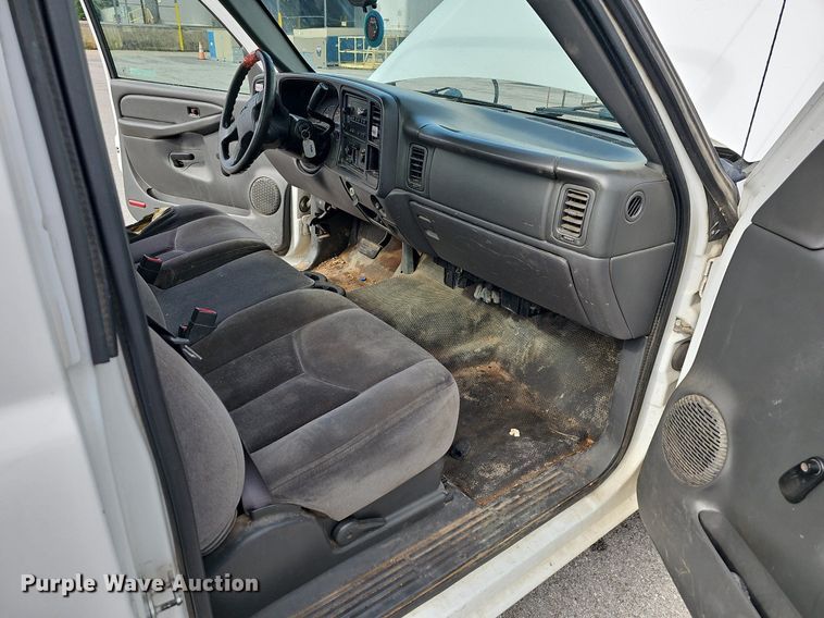 image for item LW9607 2006 GMC Sierra 1500  pickup truck