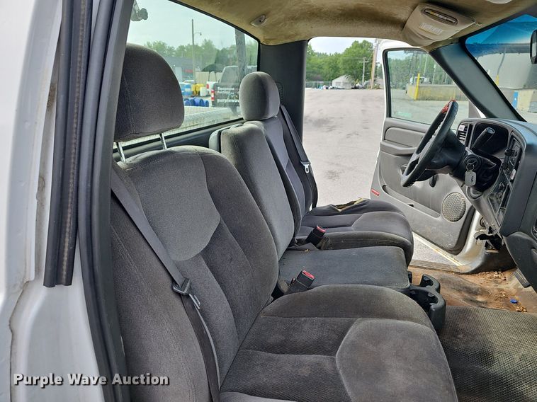 image for item LW9607 2006 GMC Sierra 1500  pickup truck