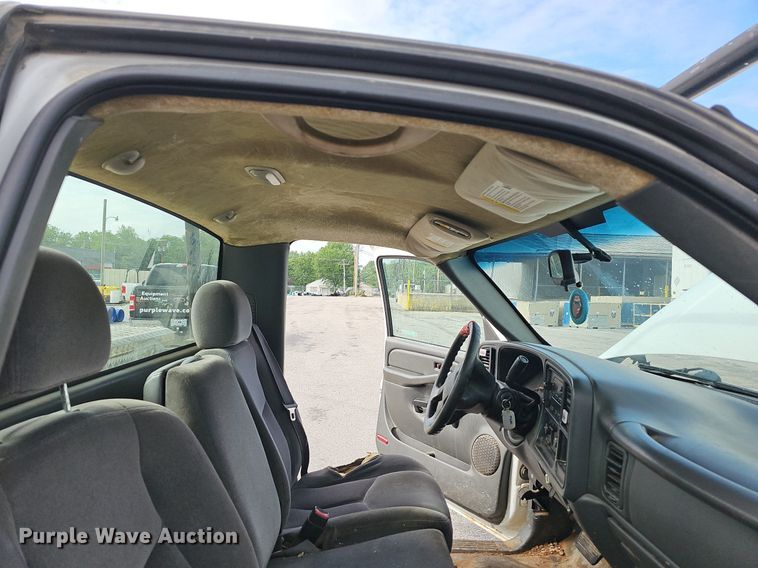 image for item LW9607 2006 GMC Sierra 1500  pickup truck