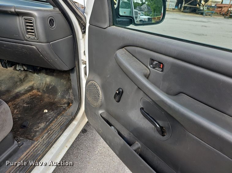 image for item LW9607 2006 GMC Sierra 1500  pickup truck