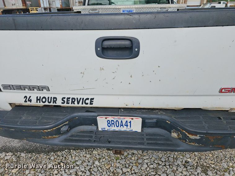 image for item LW9607 2006 GMC Sierra 1500  pickup truck