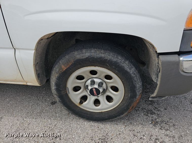 image for item LW9607 2006 GMC Sierra 1500  pickup truck