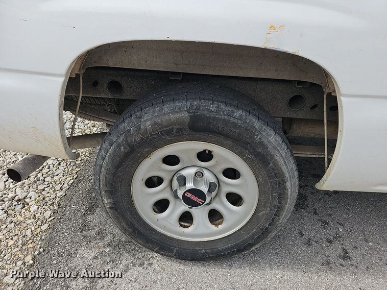 image for item LW9607 2006 GMC Sierra 1500  pickup truck