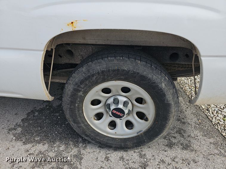 image for item LW9607 2006 GMC Sierra 1500  pickup truck