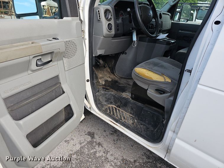 image for item LW9608 2011 Ford E150  van