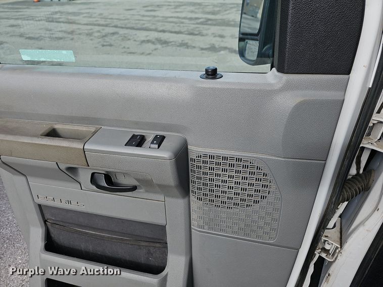 image for item LW9608 2011 Ford E150  van
