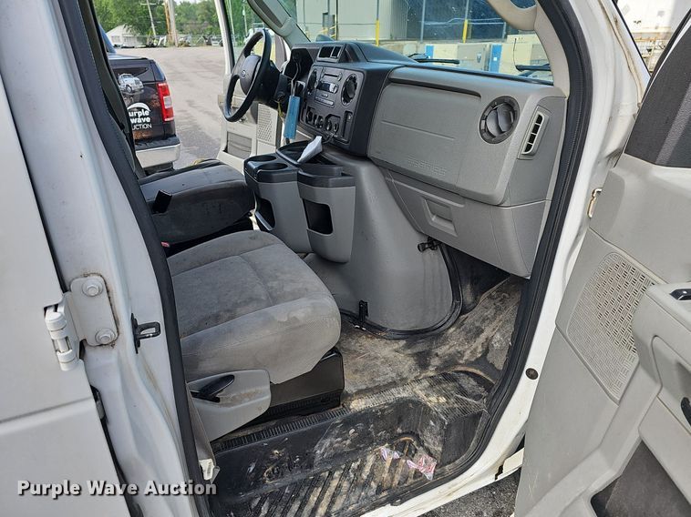 image for item LW9608 2011 Ford E150  van