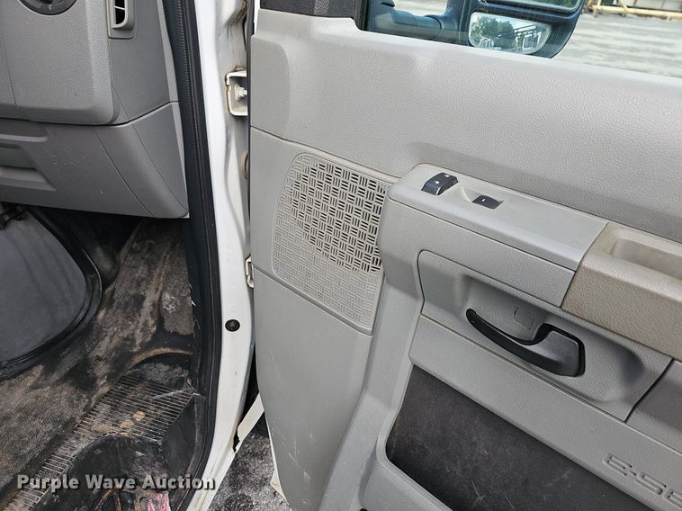 image for item LW9608 2011 Ford E150  van