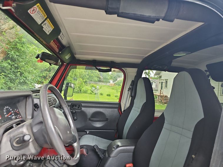 image for item LW9617 2001 Jeep Wrangler Sport  SUV