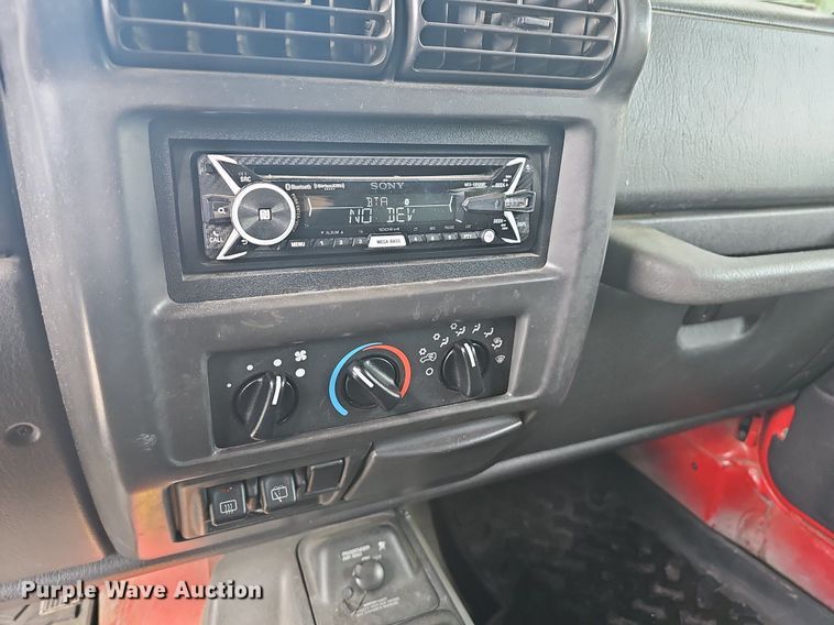 image for item LW9617 2001 Jeep Wrangler Sport  SUV