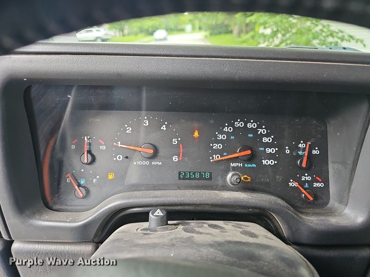 image for item LW9617 2001 Jeep Wrangler Sport  SUV