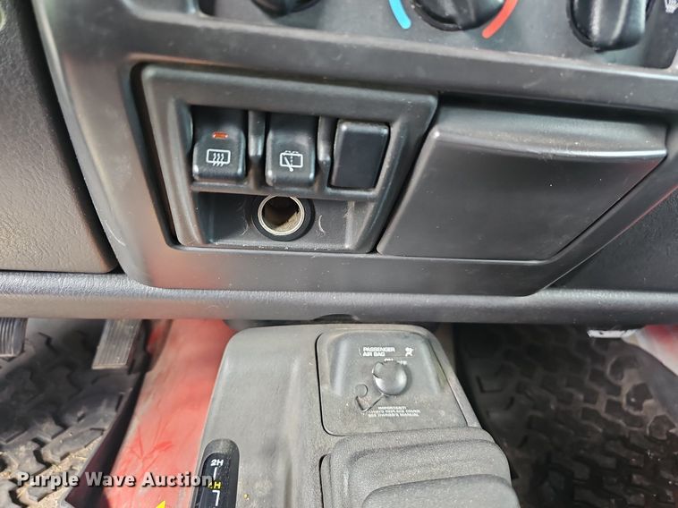 image for item LW9617 2001 Jeep Wrangler Sport  SUV