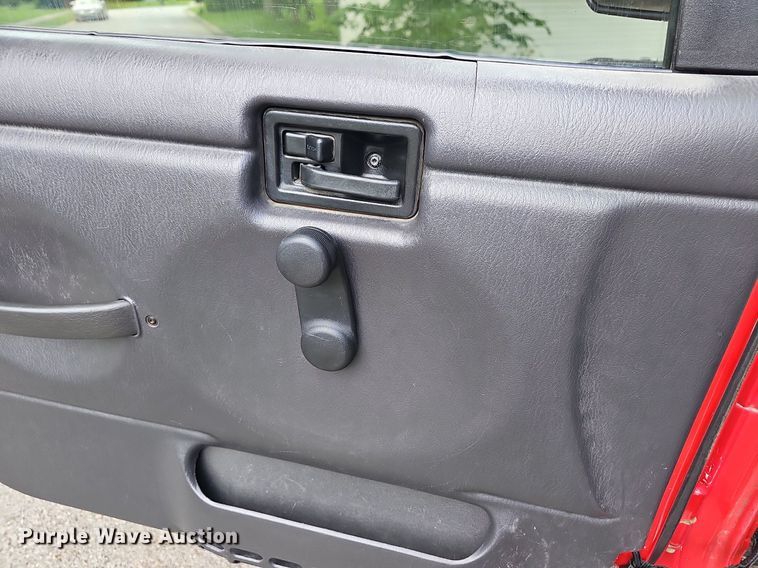 image for item LW9617 2001 Jeep Wrangler Sport  SUV