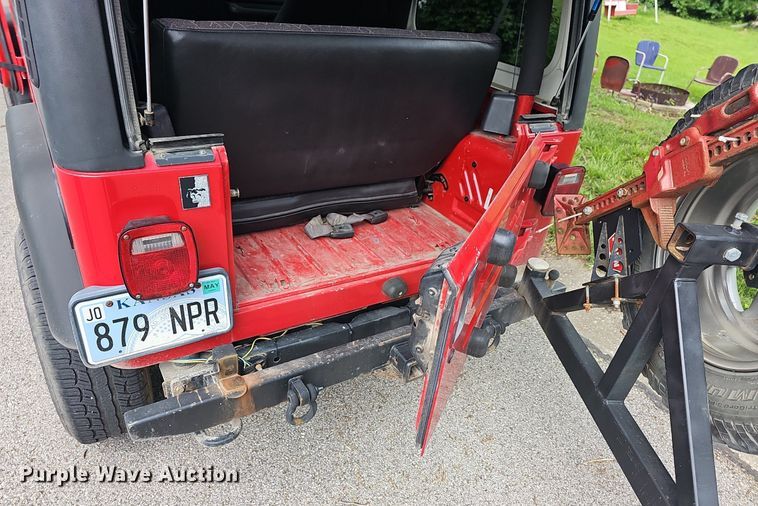 image for item LW9617 2001 Jeep Wrangler Sport  SUV