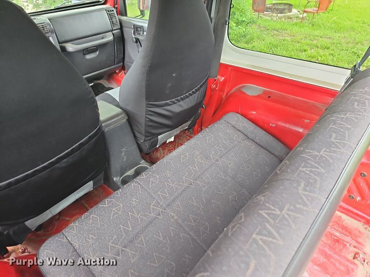 image for item LW9617 2001 Jeep Wrangler Sport  SUV