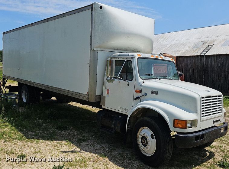 image for item LW9621 1997 International 4900  box truck