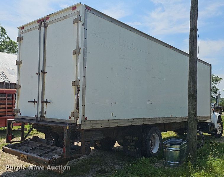 image for item LW9621 1997 International 4900  box truck