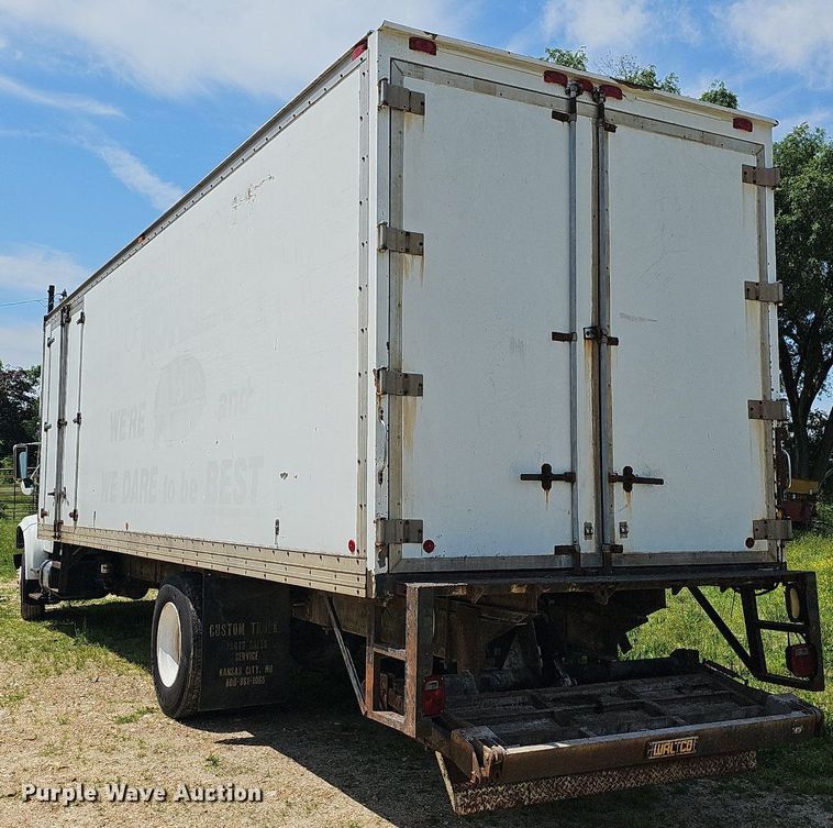image for item LW9621 1997 International 4900  box truck