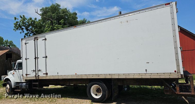 image for item LW9621 1997 International 4900  box truck