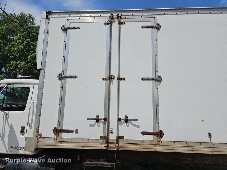 image for item LW9621 1997 International 4900  box truck