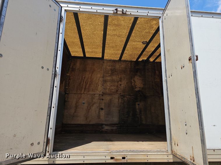 image for item LW9621 1997 International 4900  box truck