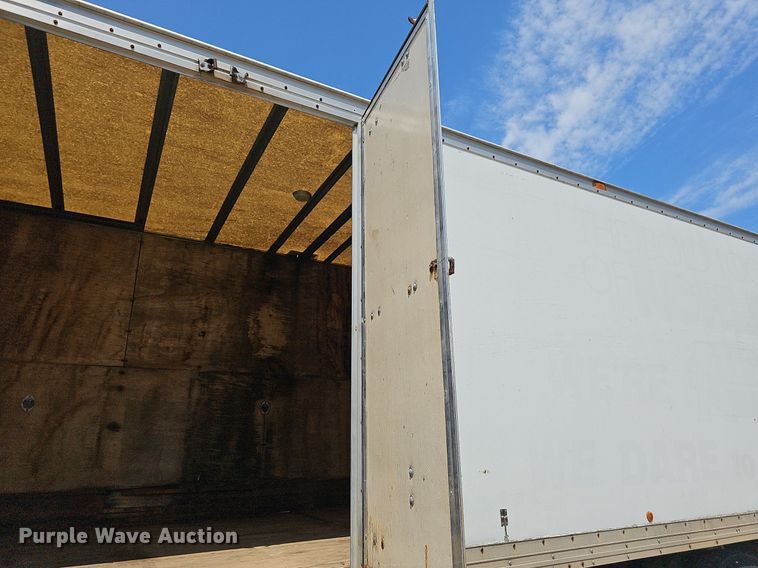 image for item LW9621 1997 International 4900  box truck