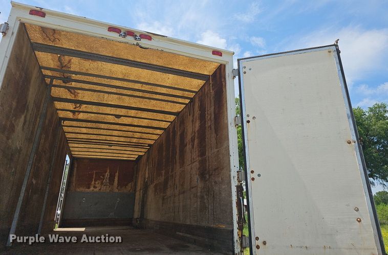 image for item LW9621 1997 International 4900  box truck