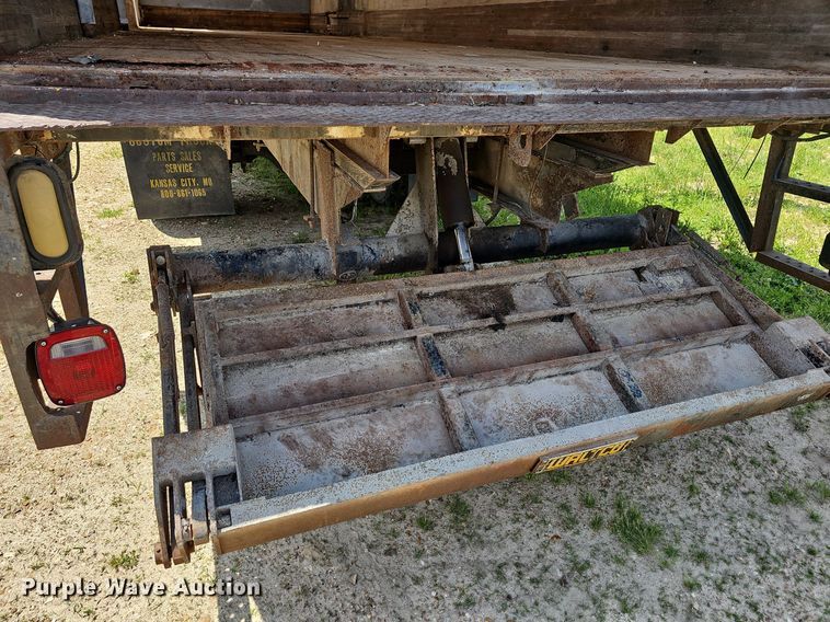 image for item LW9621 1997 International 4900  box truck