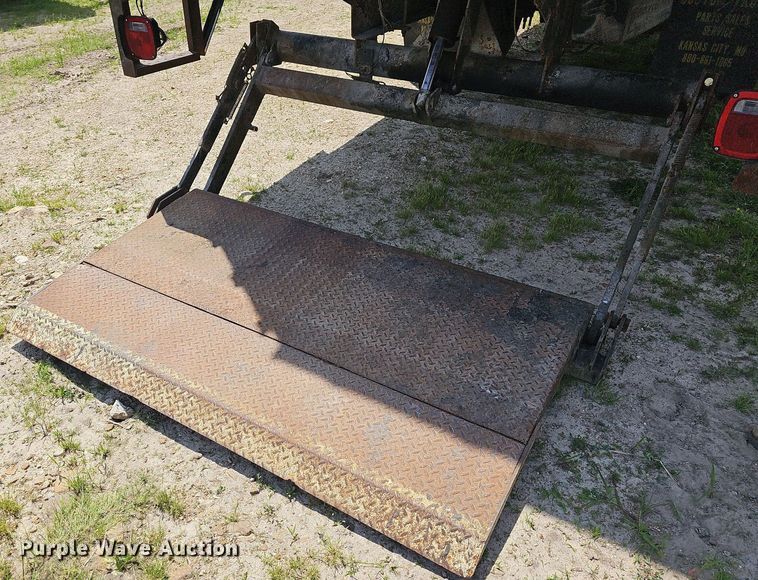 image for item LW9621 1997 International 4900  box truck