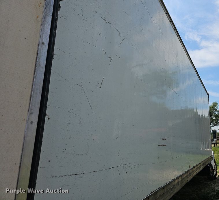 image for item LW9621 1997 International 4900  box truck