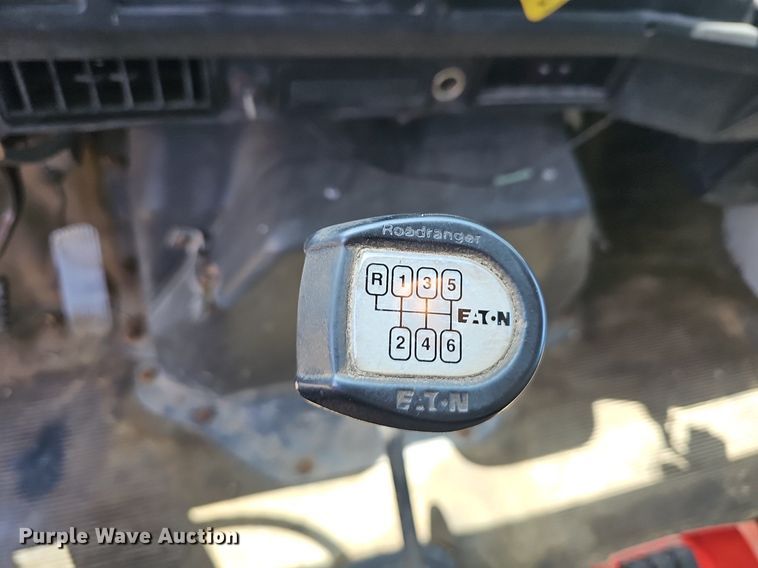 image for item LW9621 1997 International 4900  box truck