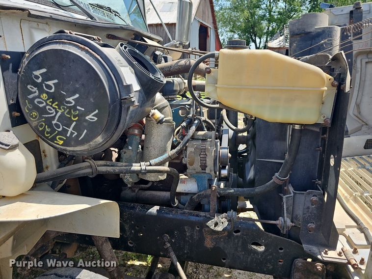 image for item LW9621 1997 International 4900  box truck