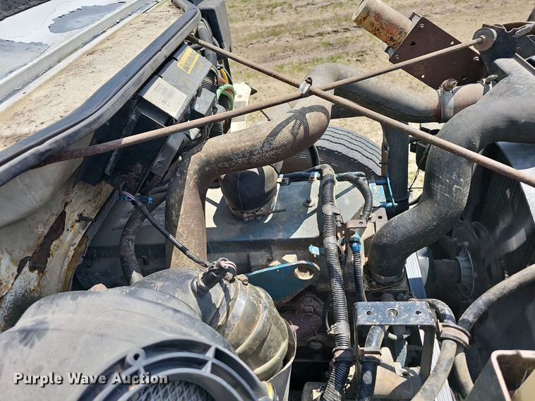 image for item LW9621 1997 International 4900  box truck