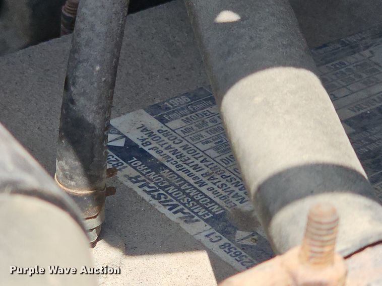 image for item LW9621 1997 International 4900  box truck