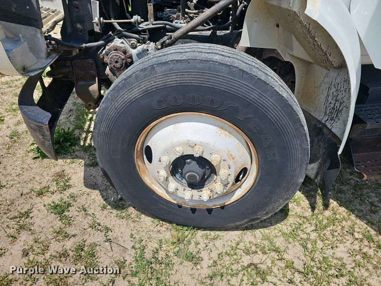 image for item LW9621 1997 International 4900  box truck