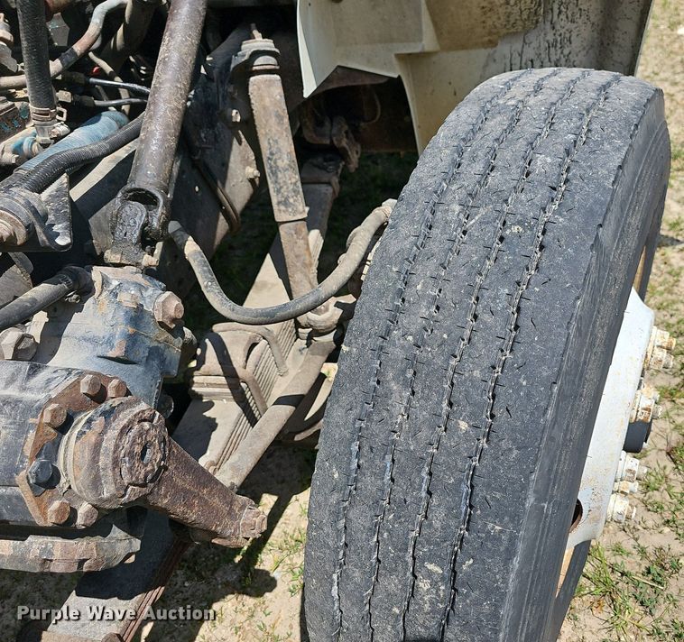 image for item LW9621 1997 International 4900  box truck