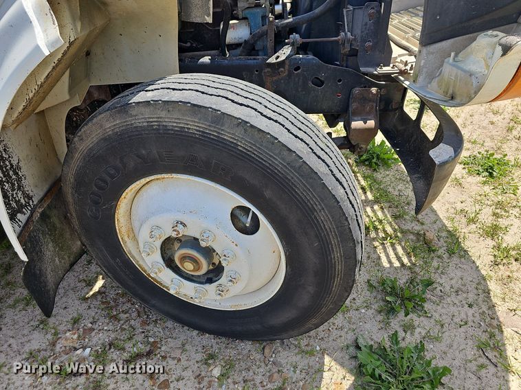 image for item LW9621 1997 International 4900  box truck