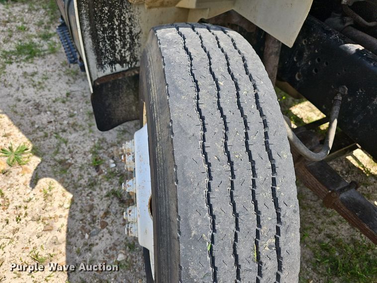 image for item LW9621 1997 International 4900  box truck