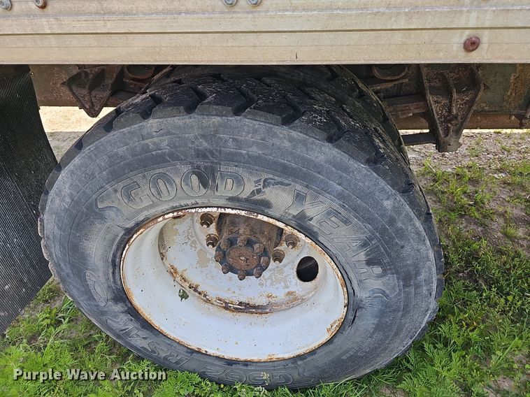 image for item LW9621 1997 International 4900  box truck