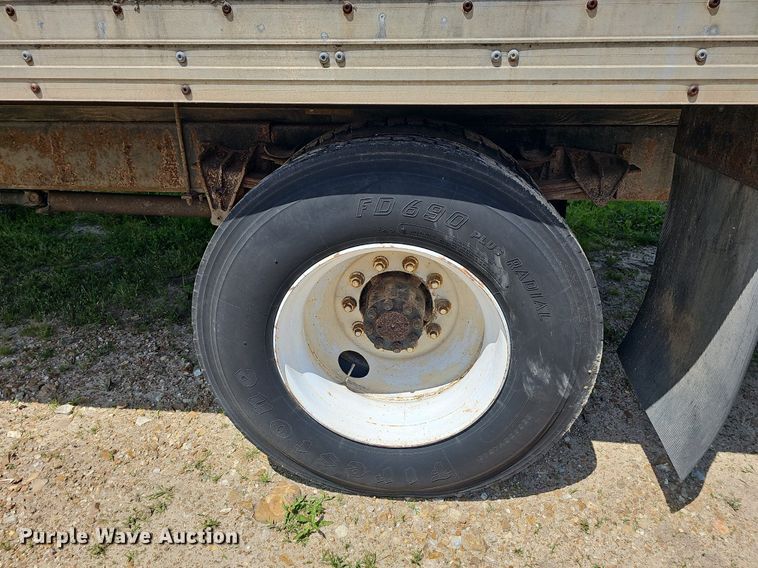 image for item LW9621 1997 International 4900  box truck