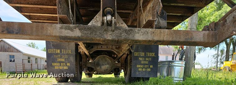 image for item LW9621 1997 International 4900  box truck