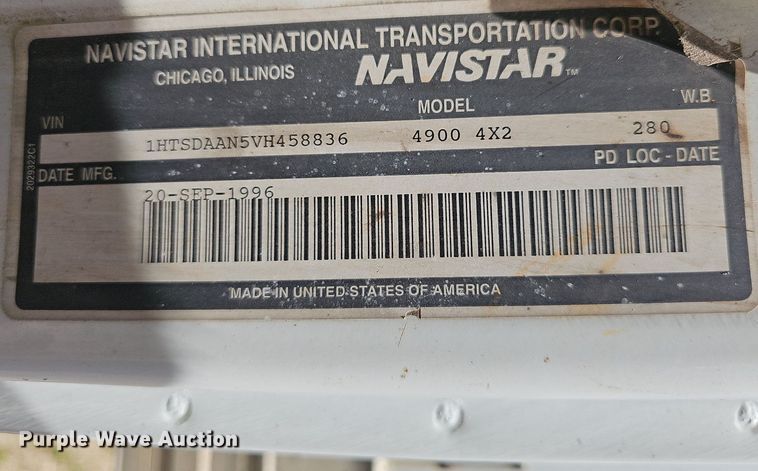 image for item LW9621 1997 International 4900  box truck