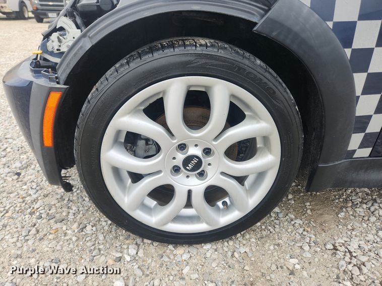 image for item LX9556 2006 Mini Cooper S