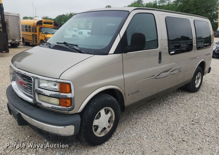 image for item LX9557 2002 GMC Savana G1500  van